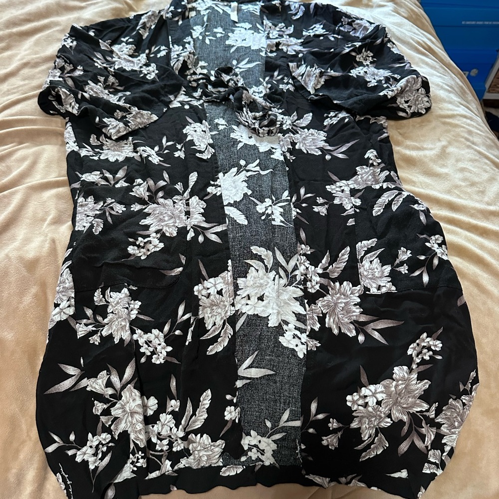 Spiritual Gangster Monochrome Floral Kimono OS